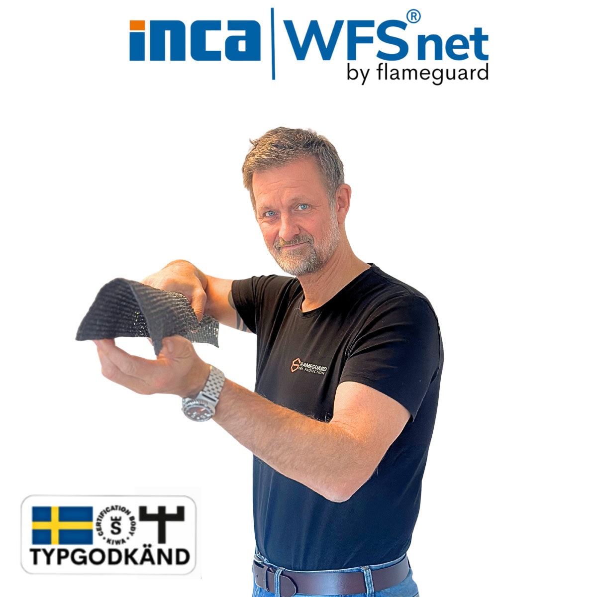Montör som visar det vikta brandskyddsnätet INCA WFS net, typgodkänt brandskydd för luftspalter i fasad och takfot.
